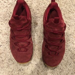 LeBron 13 Low Premium red suede. Men’s size 8.5